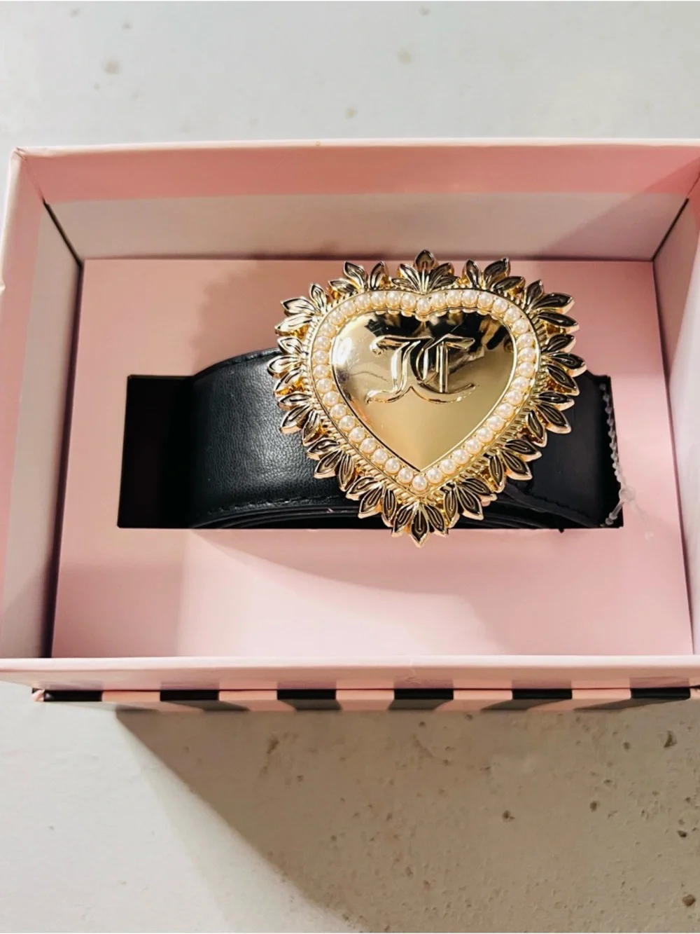 NIB Juicy Couture Logo Pearl  Gold Heart Buckle Black Faux Leather Belt S/M